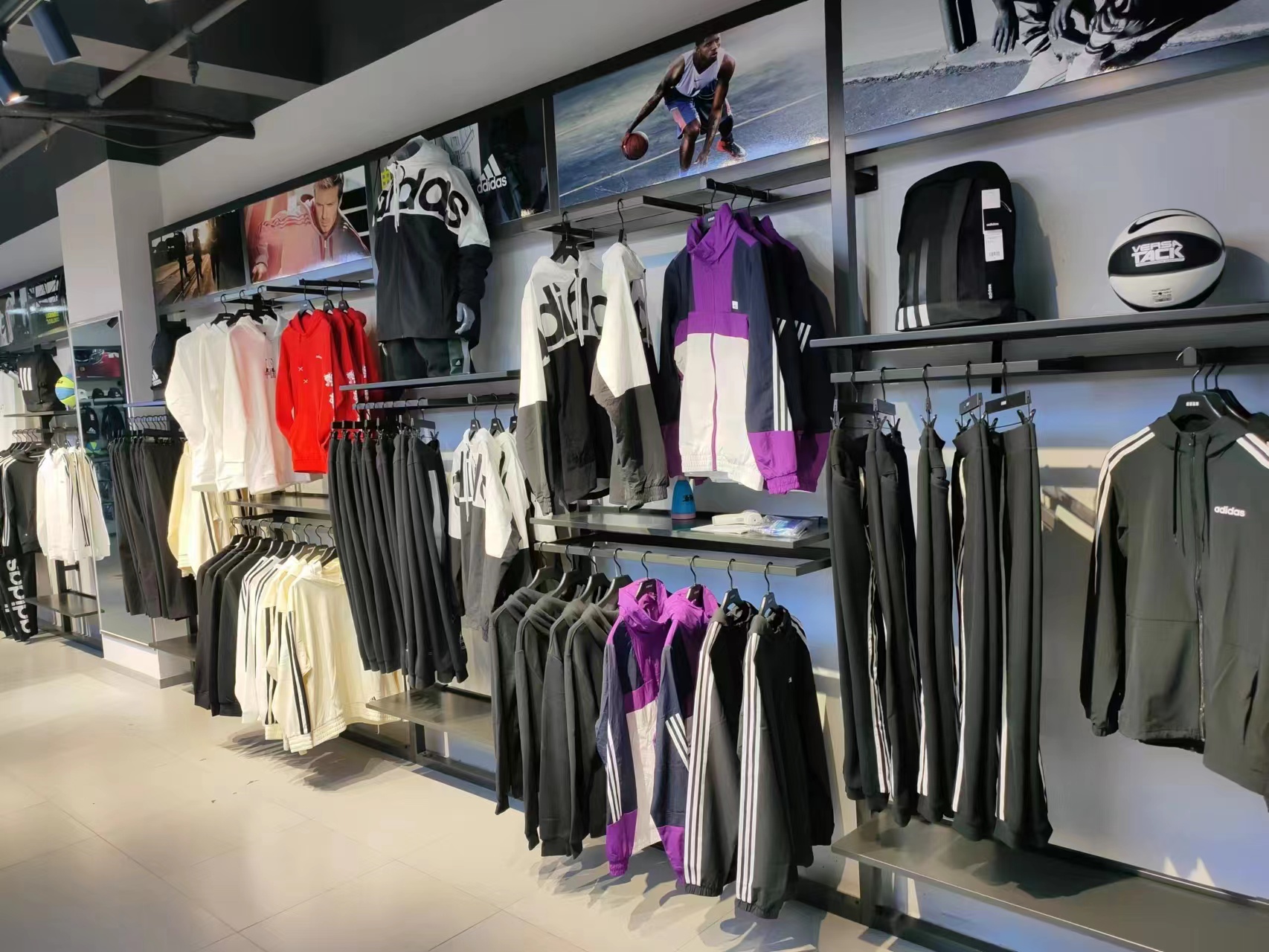 耐克阿迪达斯折扣店，货架返点可信吗？奥莱体育的购物体验如何？
