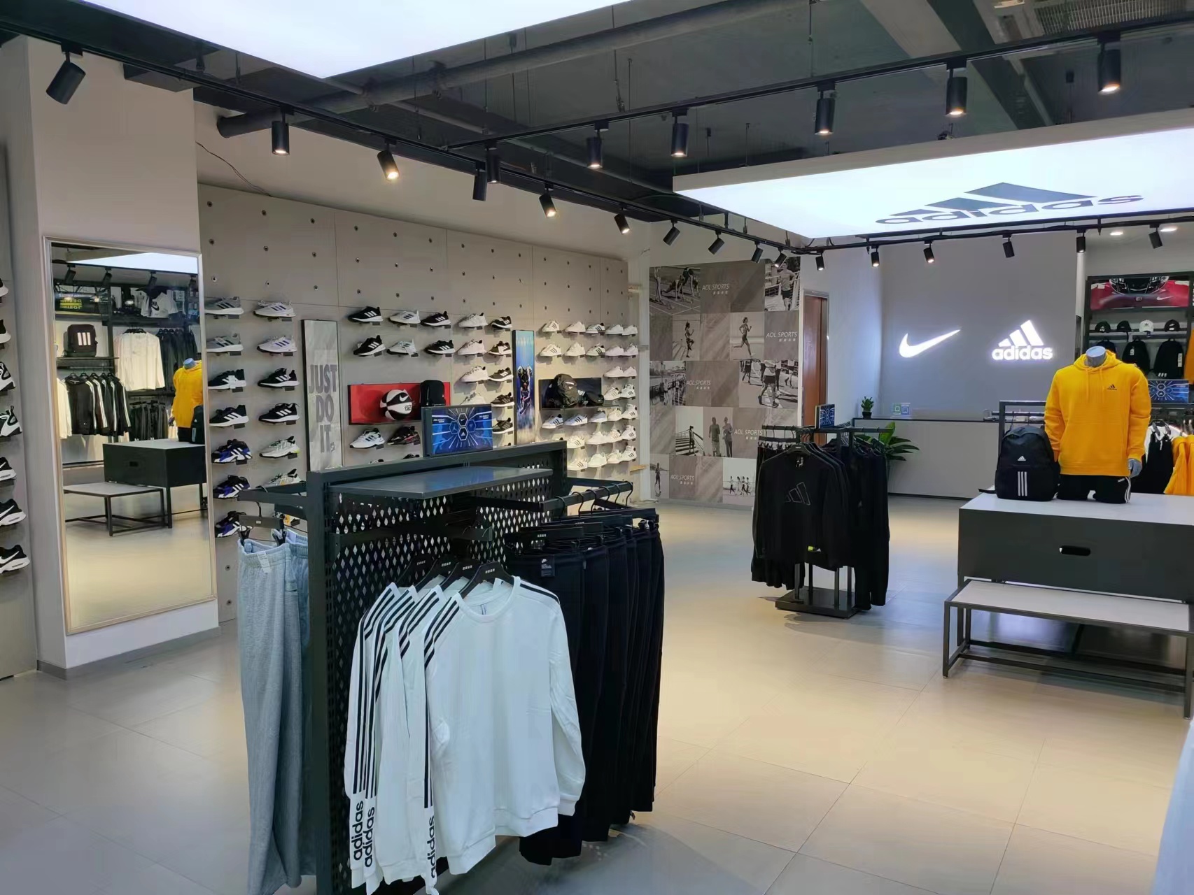为什么折扣店如此受欢迎？奥莱体育揭秘购物秘密