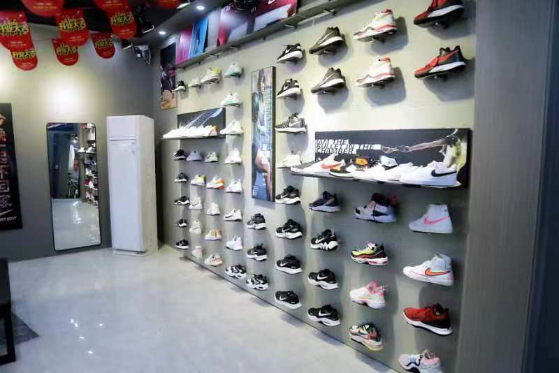 耐克阿迪折扣店淡季如何制定销售策略？