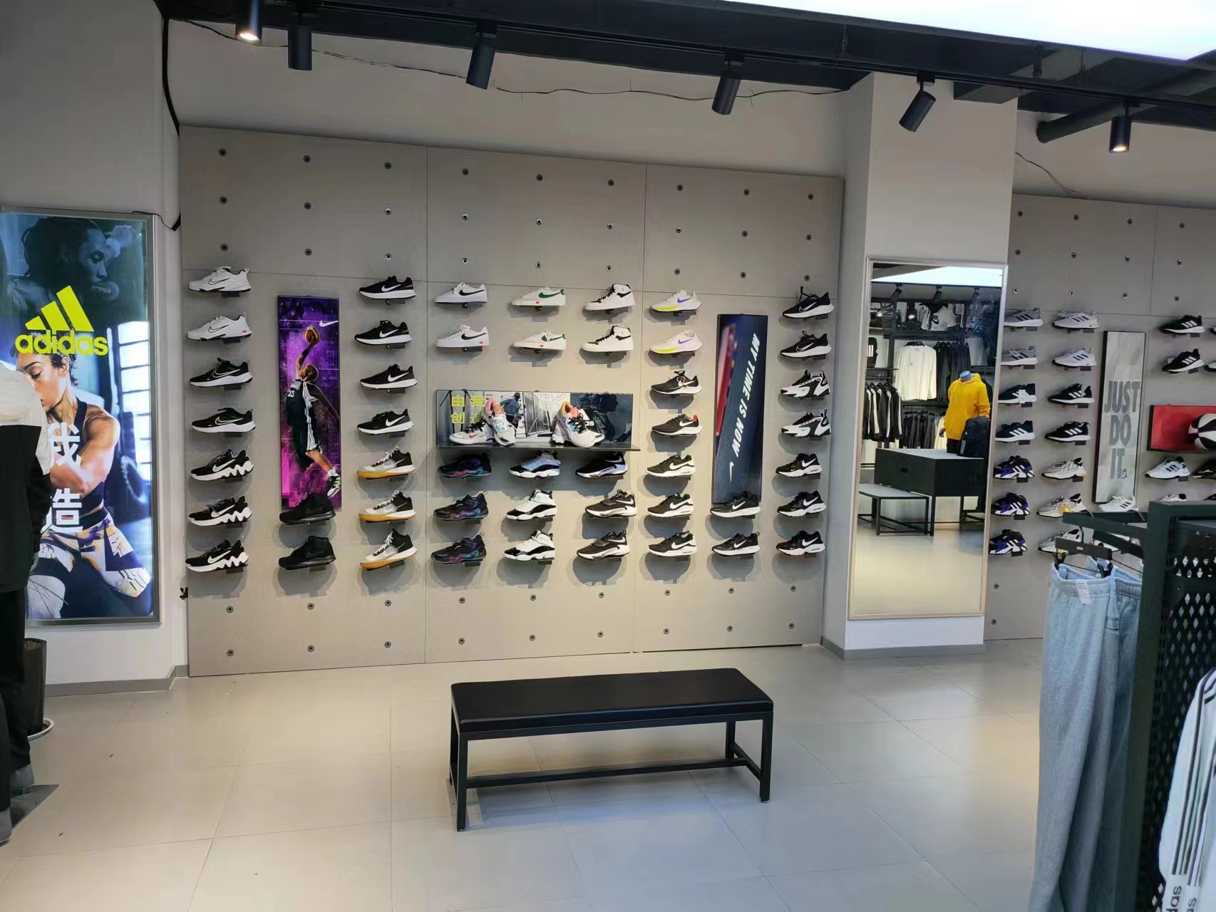 加盟耐克阿迪达斯折扣店需啥条件？