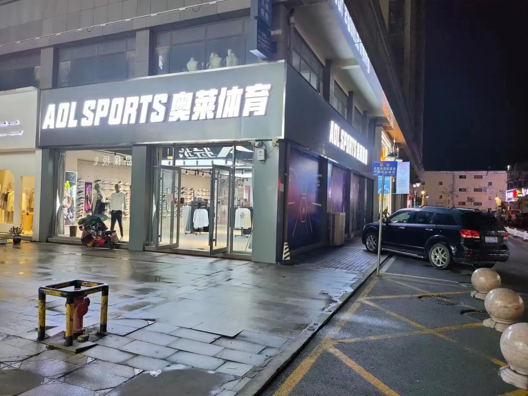 耐克阿迪达斯折扣店加盟成本优势何在？