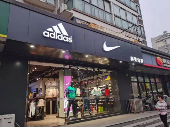 耐克阿迪达斯折扣店加盟经营折扣店需要什么条件？