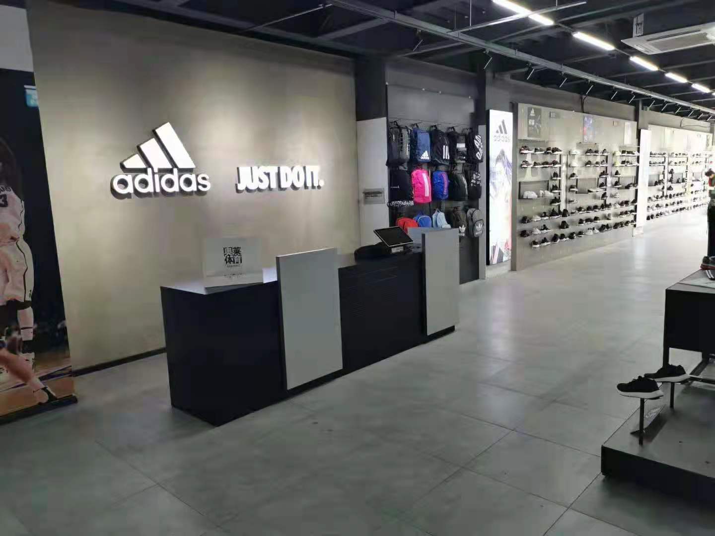 大城市加盟耐克阿迪折扣店如何？