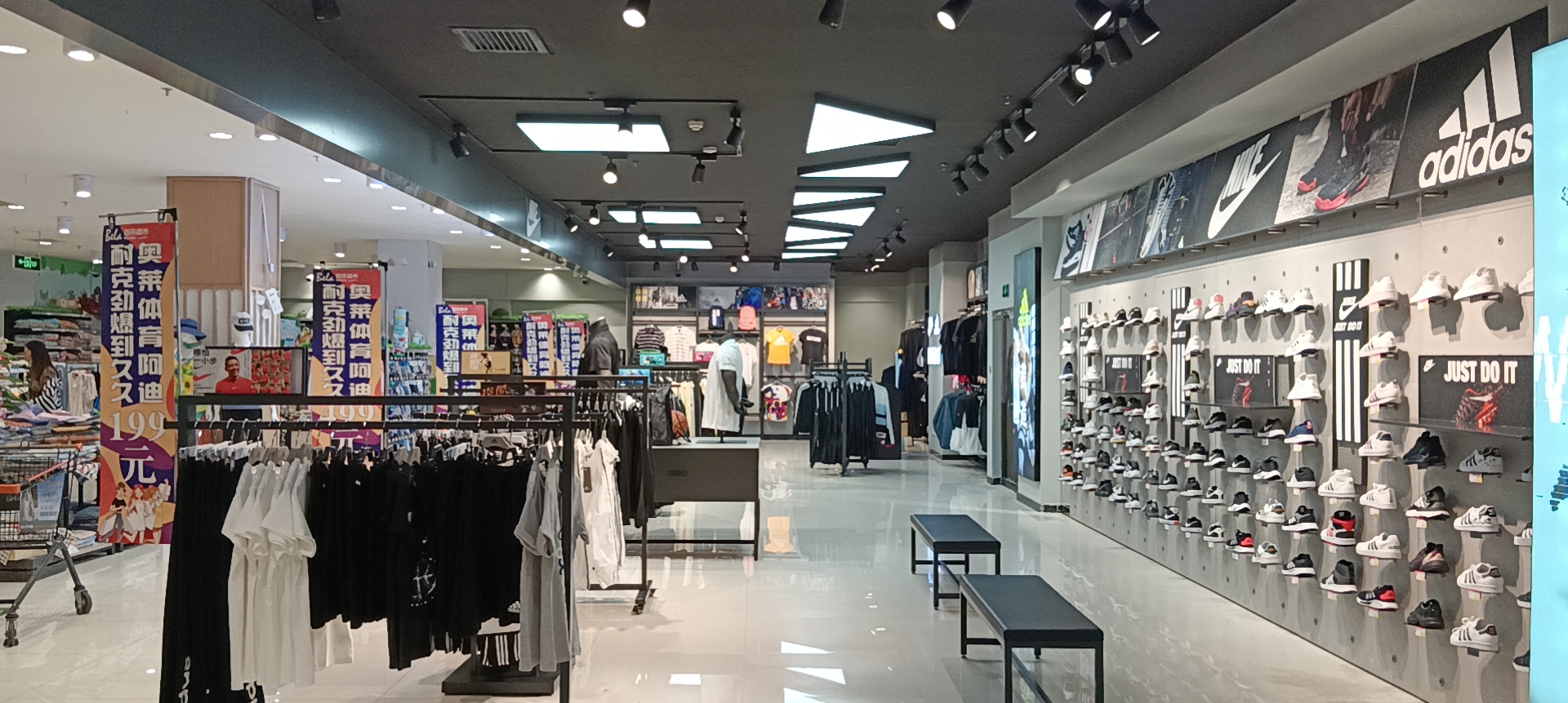 耐克阿迪达斯折扣店加盟赚钱吗？奥莱体育