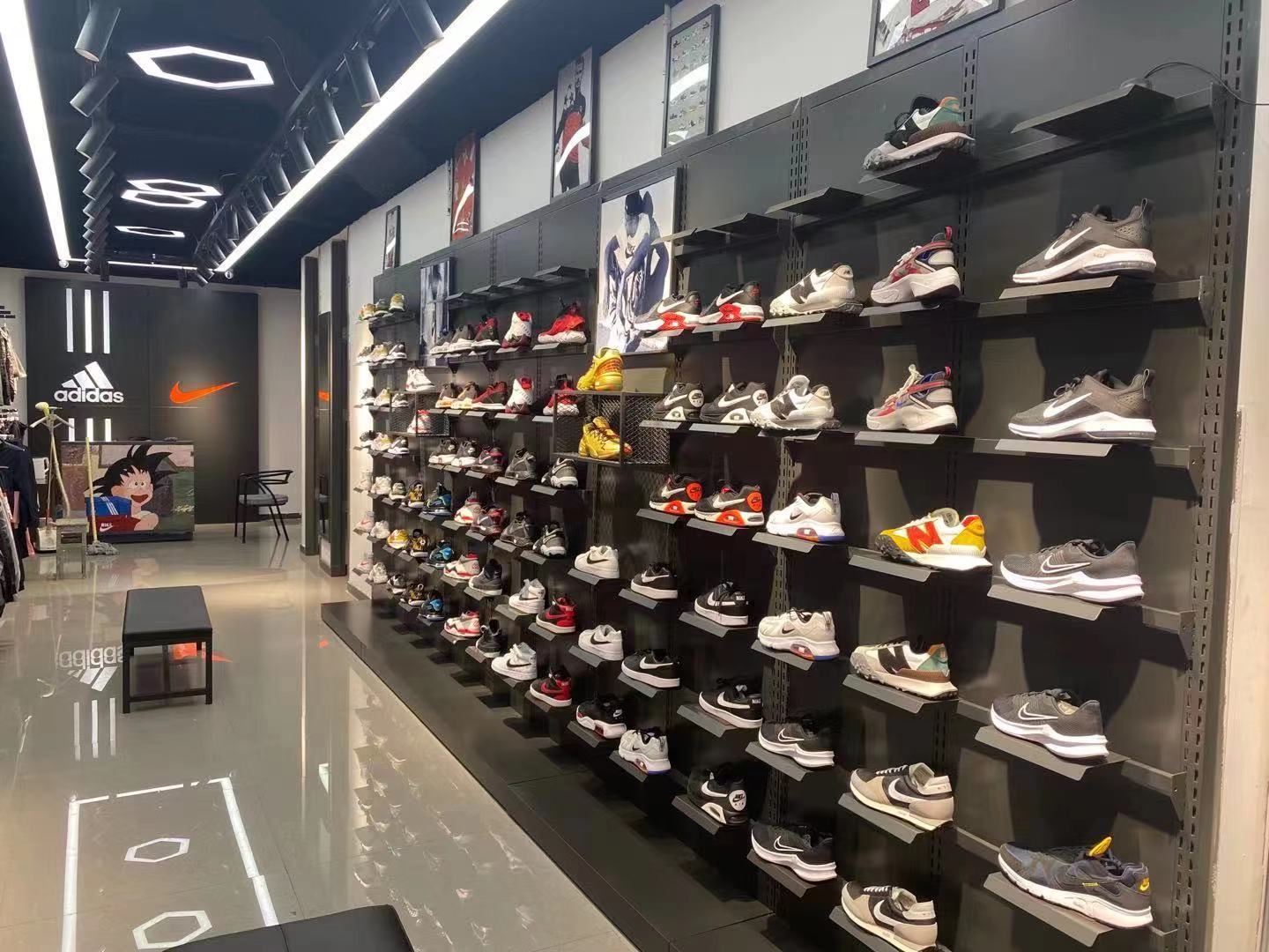 如何用20万成功开设耐克阿迪达斯折扣店？