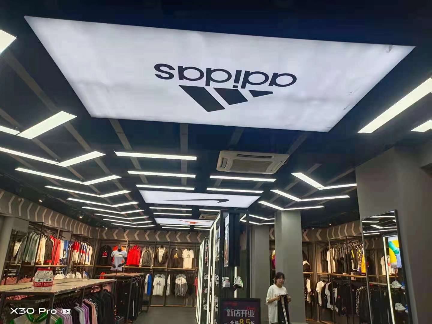 如何加盟耐克阿迪达斯折扣店？