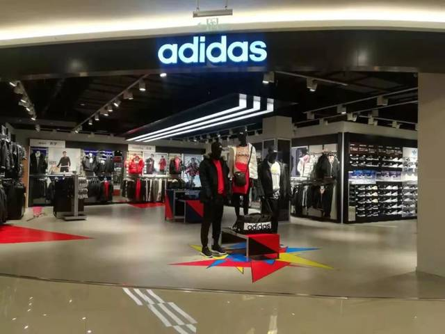 耐克阿迪达斯折扣店加盟如何避免店铺倒闭危机？