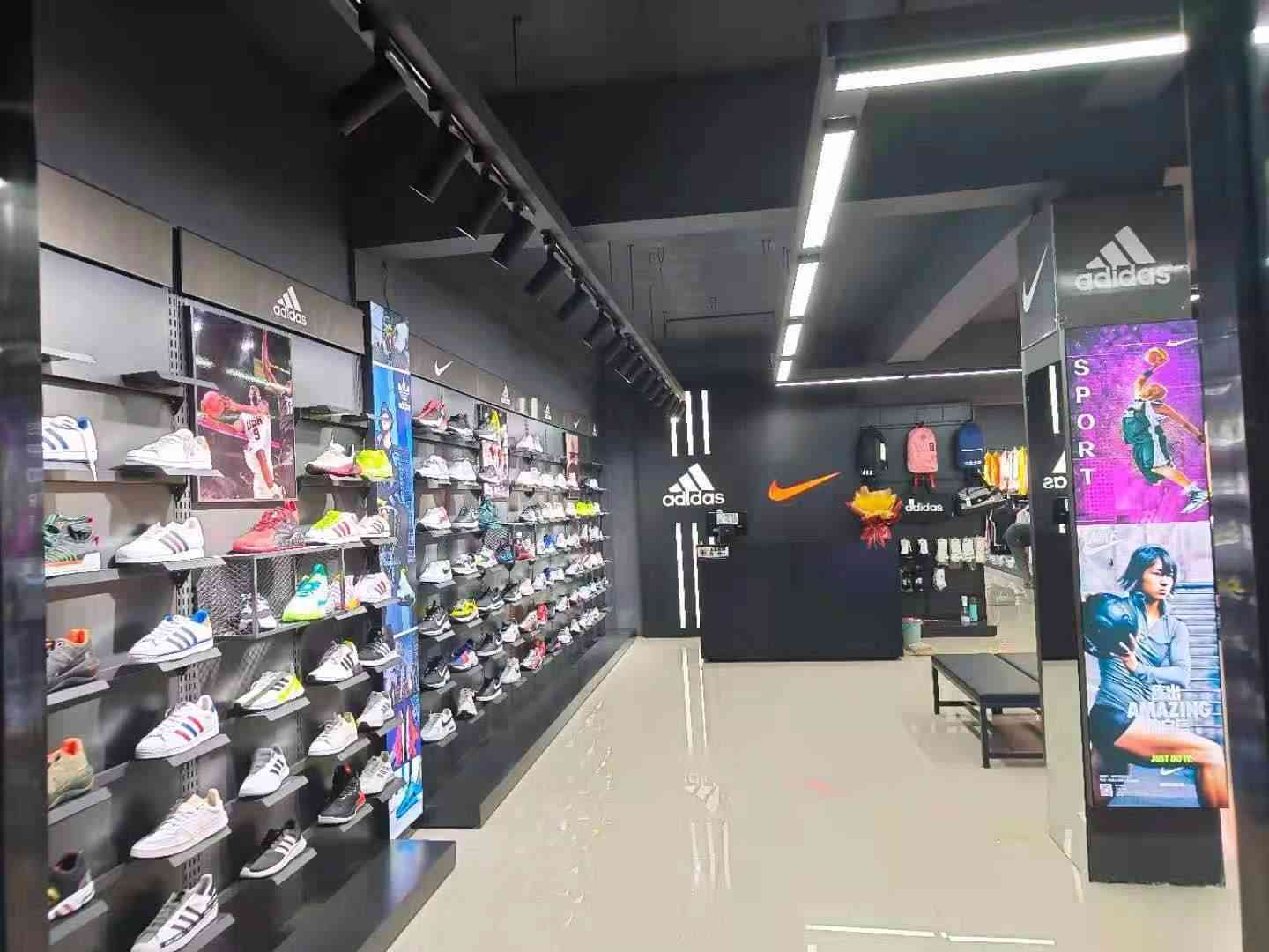 耐克阿迪折扣店如何稳固顾客群体？