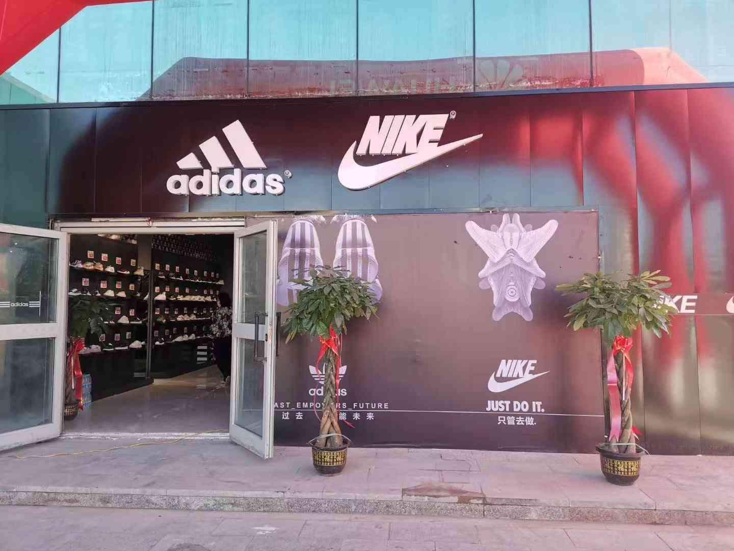 如何加盟耐克阿迪达斯折扣店？奥莱体育提供优质服务