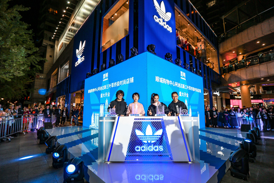 耐克阿迪折扣店加盟热吗？