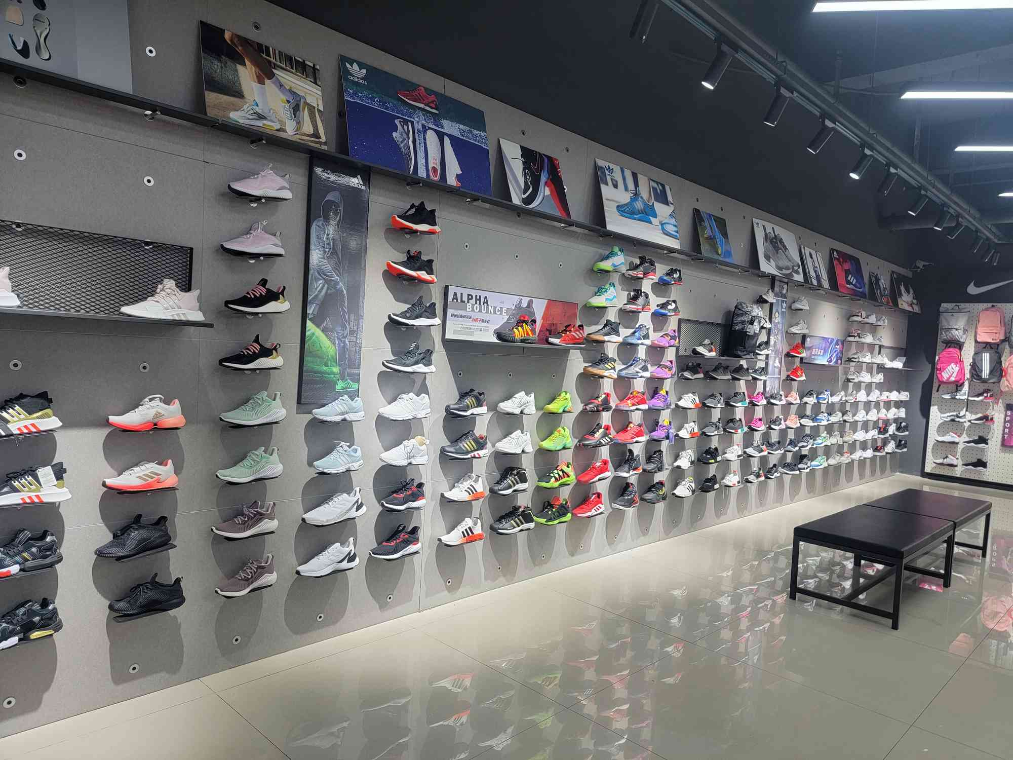 如何经营阿迪耐克折扣店确保盈利？